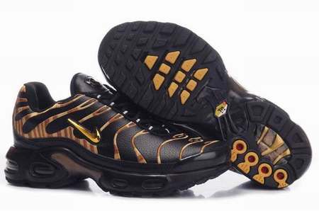 des requins chaussures